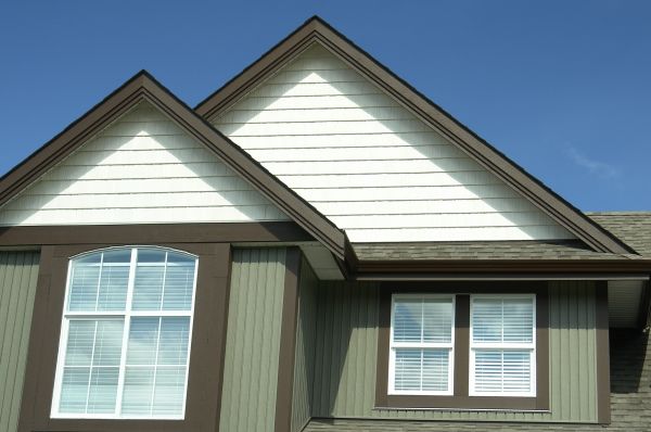 Cost of Vertical Vinyl Siding Repair in Barrington