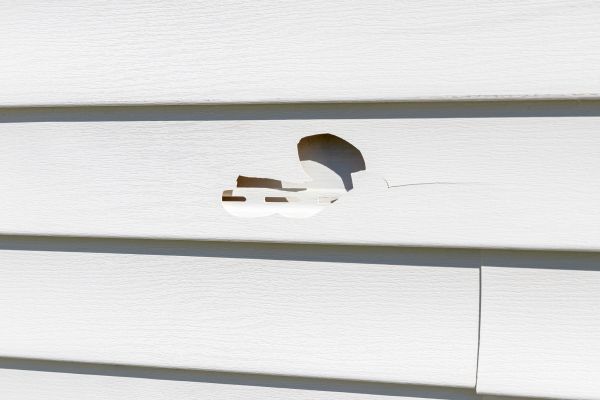 Cost of White Vinyl Siding Repair in Barrington
